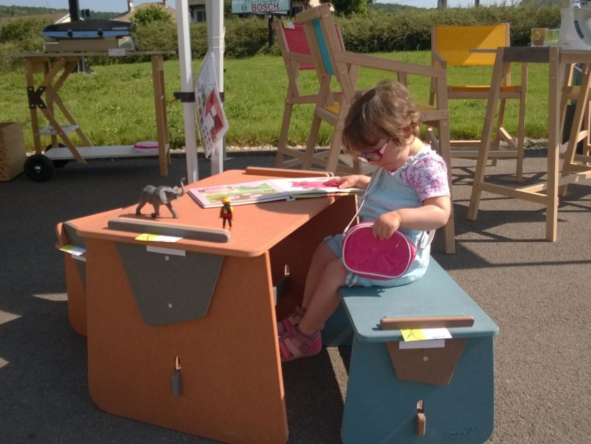 MITCHOUK-MOBILIER ENFANT-BUREAU EN BOIS-TABOURET EN BOIS-GARDEN K-FAUTEUIL EN BOIS